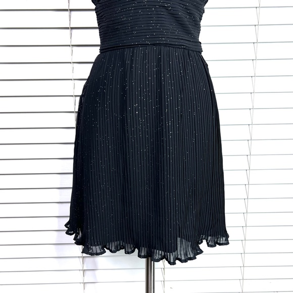🚫SOLD! NWT🤩|•LA MAISON TALULAH•| V Pleated Chiffon Blk w/Gold Sparkle Dress - Picture 4 of 16